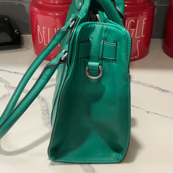 Charming Charlie Kelly Green Purse and Matching Wallet - Picture 2 of 9